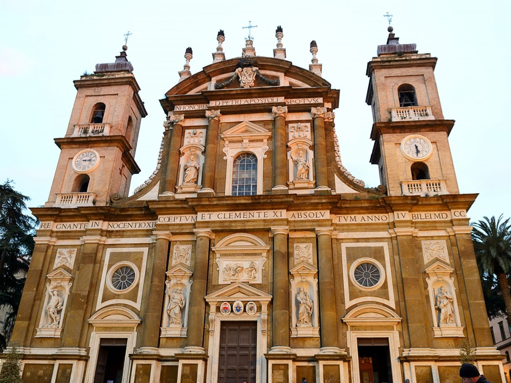 La Cattedrale di Sa Pietro Apostolo a Frascati