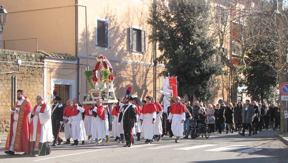 La processione al seguito di Santa Barbara patrona di Barbarano Romano