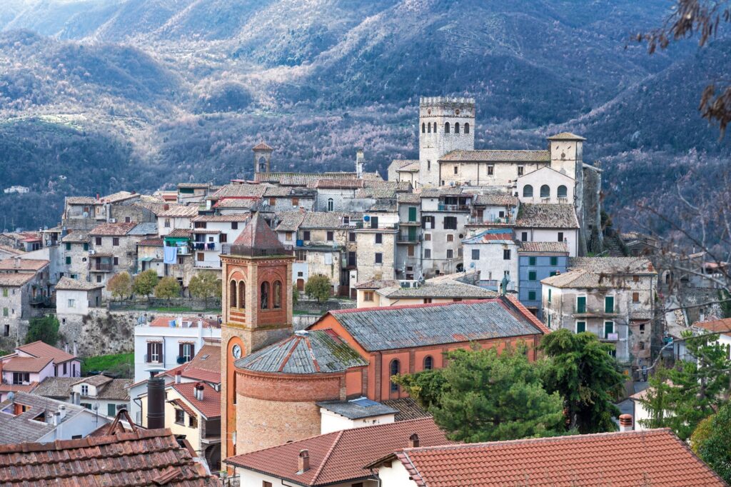 Roviano immersa nella Valle dell'Aniene