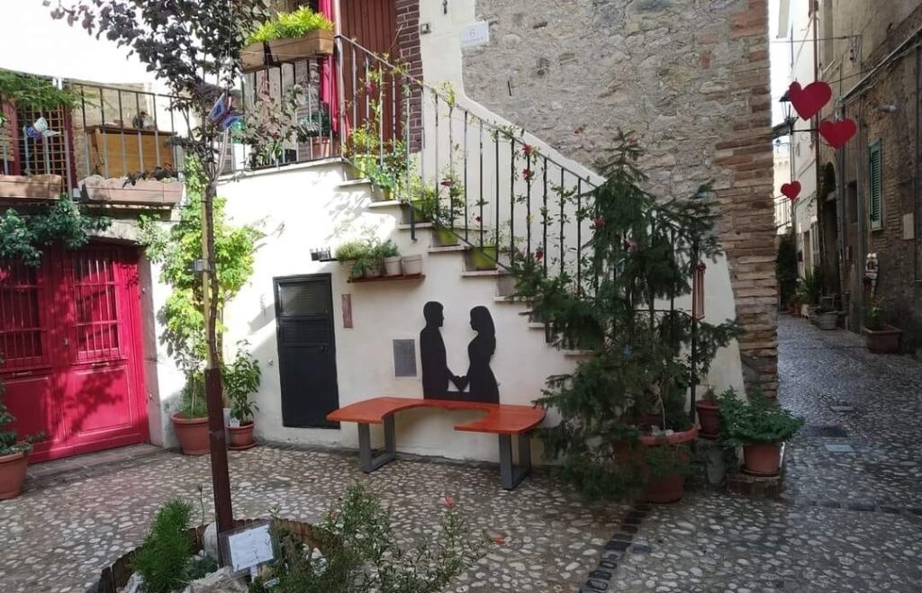 Sentiero degli Innamorati nel Borgo dell'Amore a Stimigliano