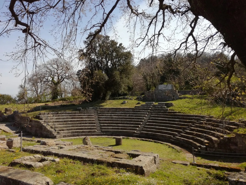 Il teatro romano nel Parco Archeologico Culturale Tuscolo foto @tuscolo.org