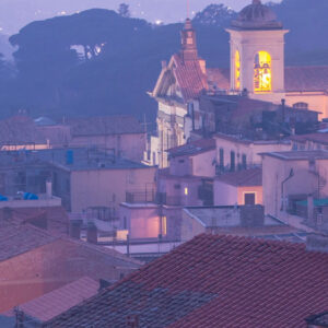 Albano Laziale, Duomo di San Pancrazio al tramonto - Foto di neiezhmakov da Adobe Stock