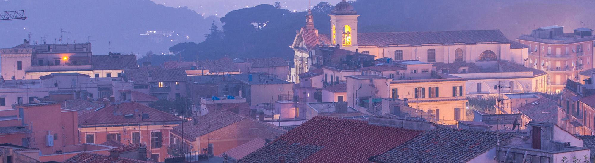 Albano Laziale, Duomo di San Pancrazio al tramonto - Foto di neiezhmakov da Adobe Stock