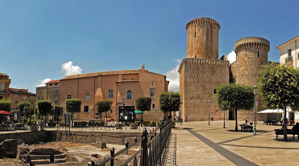 Storia, accoglienza e mare, benvenuti a Fondi