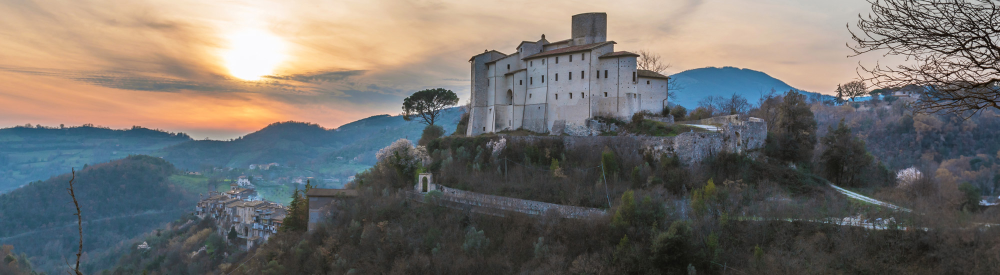 Panoramica di Montenero Sabino al crepuscolo