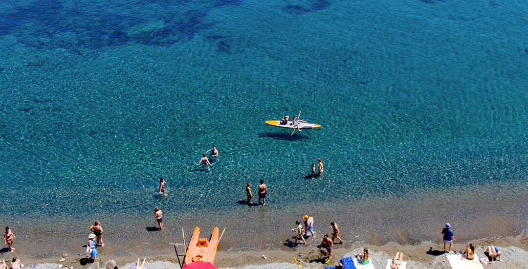 Nel blu dipinto di 9 bandiere blu