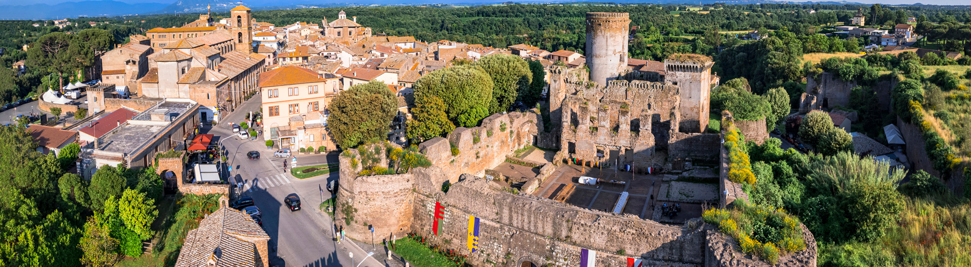 Panoramica aerea di Nepi - Foto di Freesurf da Adobe Stock