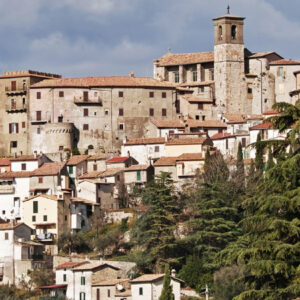 Panoramica di Scandriglia - Foto di flafabri da Adobe Stock