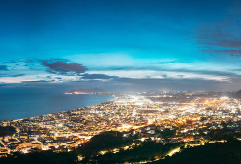 Panoramica notturna di Terracina - Foto di Grigory Bruev da Adobe Stock