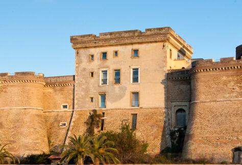 Nettuno Forte Sangallo, sede del museo, visto dal mare - Foto di mdlart da Adobe Stock