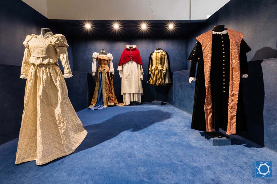 Abiti d'epoca esposti nel Museo del costume farnesiano a Gradoli