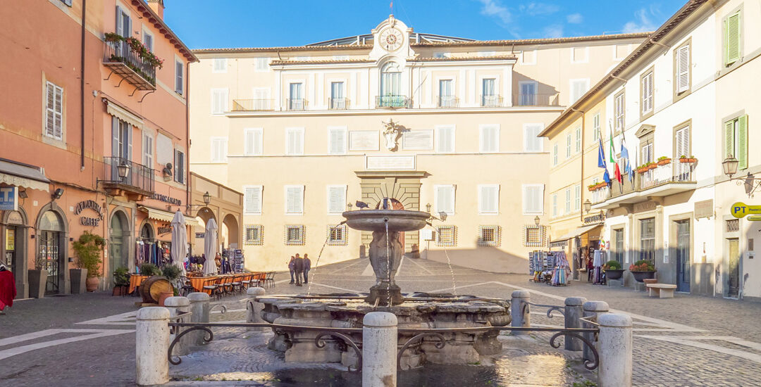 Castel Gandolfo e la prima cassetta postale