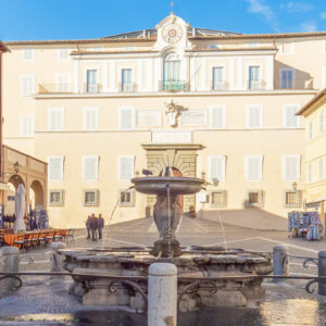 Palazzo Pontificio e fontana di Castel Gandolfo - Foto di ValerioMei da Adobe Stock