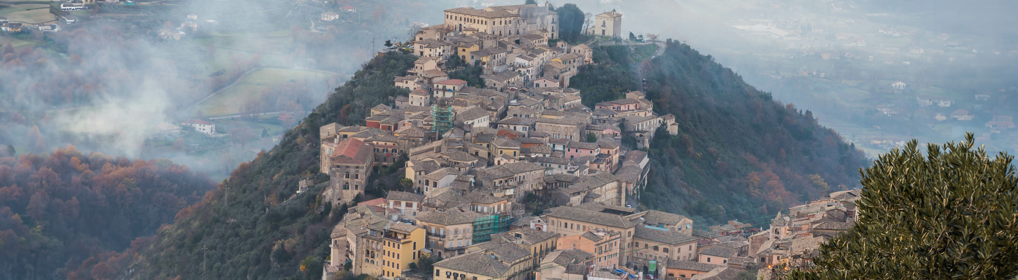 foto panoramica del comune di Arpino in porvincia di Frosinone