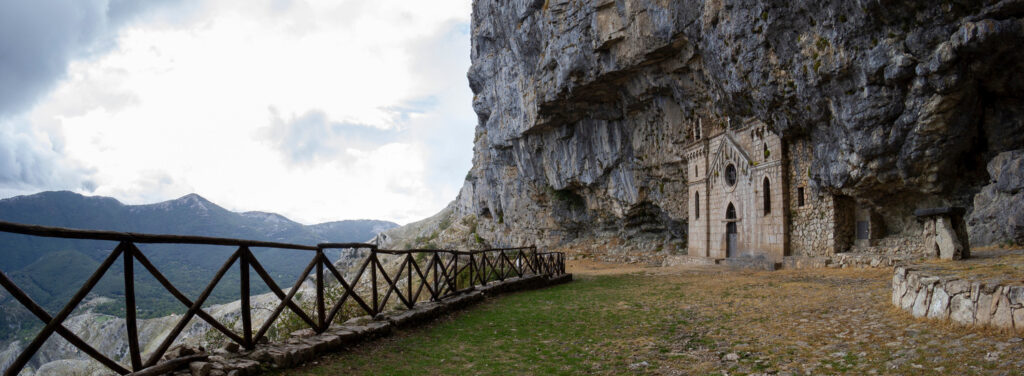 Il suggestivo Eremo di san Michele Arcangelo