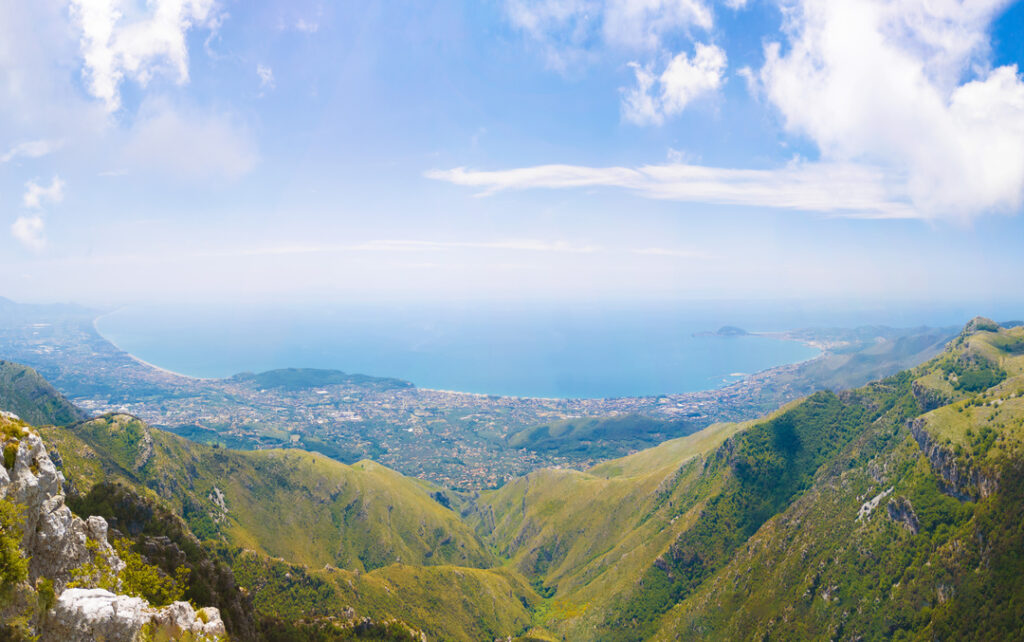 Cima del Redentore con la spettacolare vista su Formia