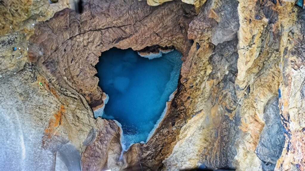 Cuore Blu nelle Grotte di Falvaterra