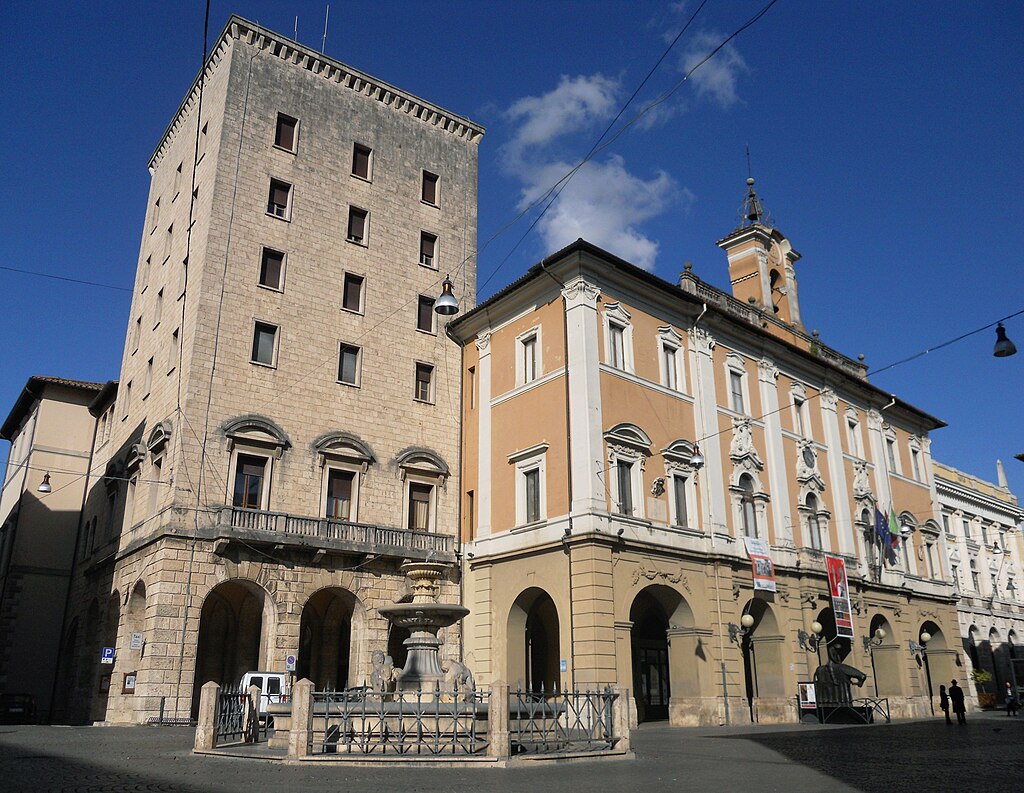 Palazzo comunale di Rieti, foto da wikipedia