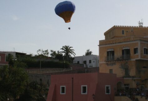 le mongolfiera alla Festa di Santa Candida - www.comune.ventotene.lt.it