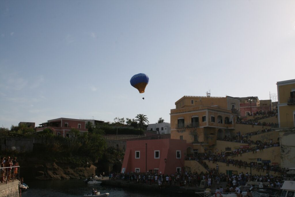 le mongolfiera alla Festa di Santa Candida - www.comune.ventotene.lt.it ridotta