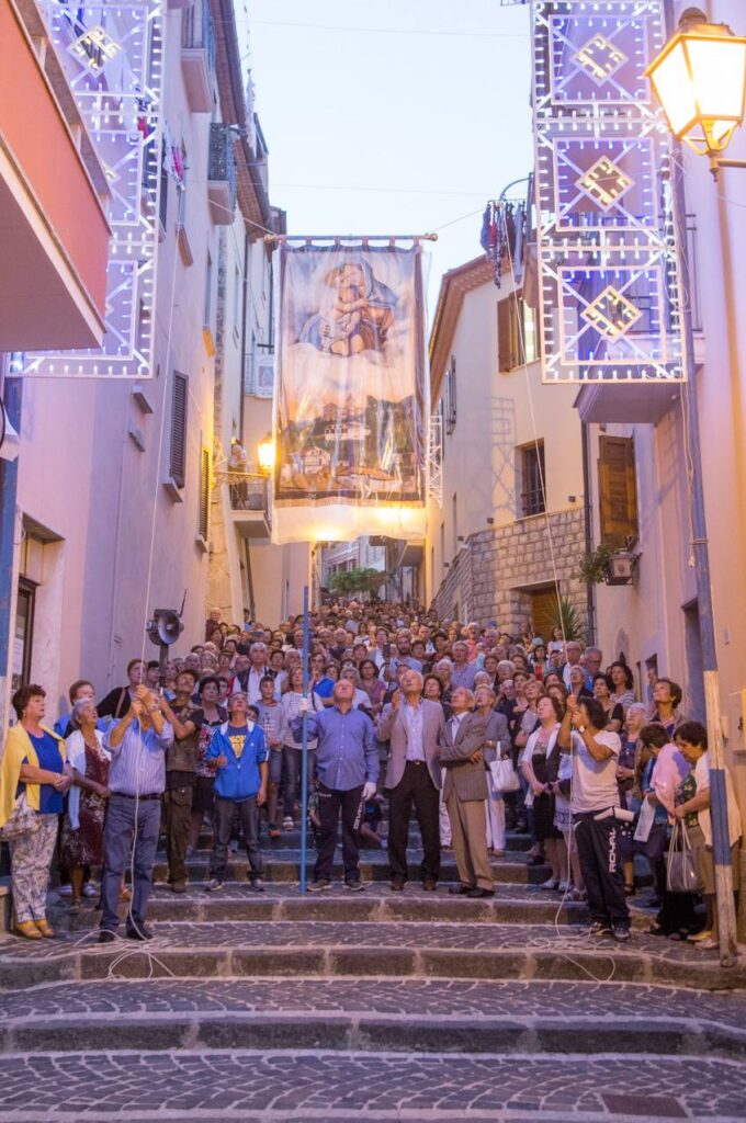 Fiaccolata Madonna del Colle a Lenola, Calo del Quadro - Facebook Andrea Panno @madonadelcolle