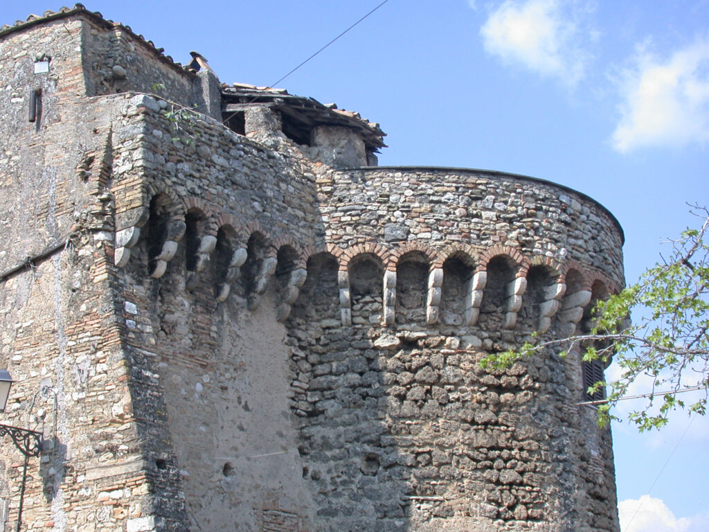 Il Castello degli Orsini a Montelibretti, foto da wikipedia