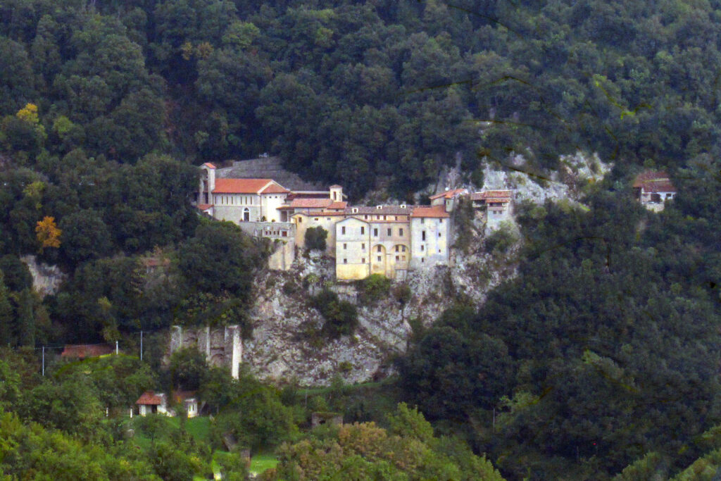 Santuario di Greccio visto dal paese