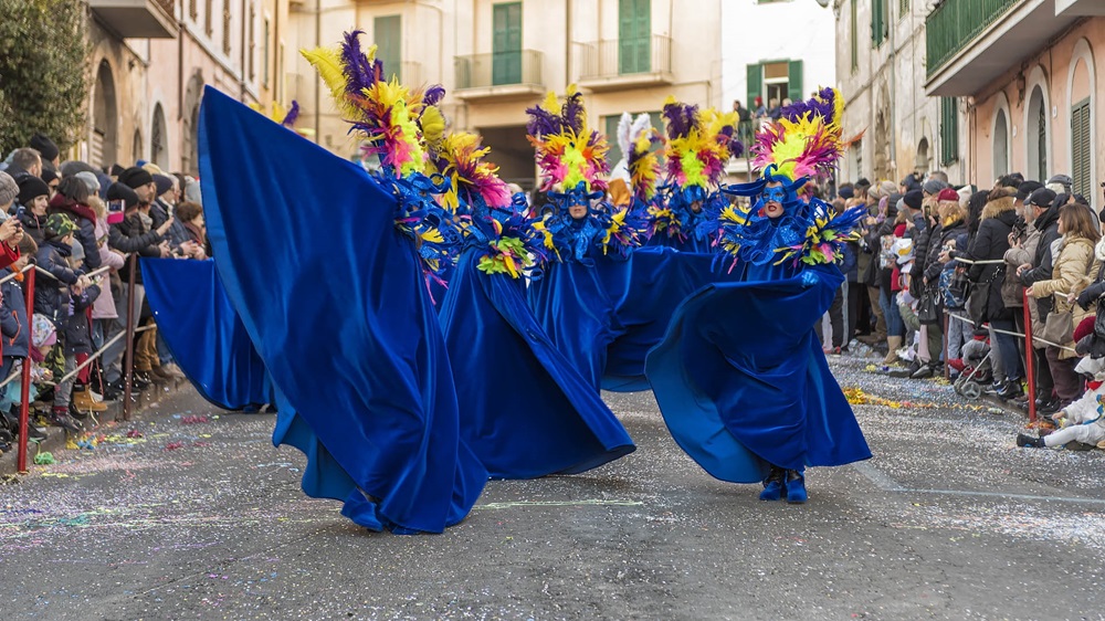 Il Corso di Gala, la sfilata di maschere, costumi e carri allegorici nelle vie di Ronciglione