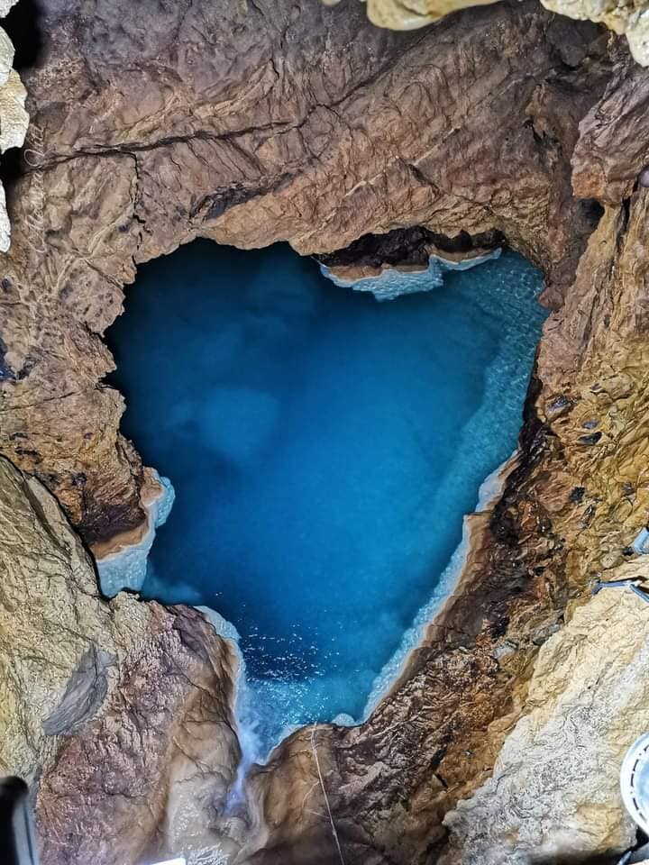 Lago Blu a cuore, foto da Facebook@GrottediFalvaterra