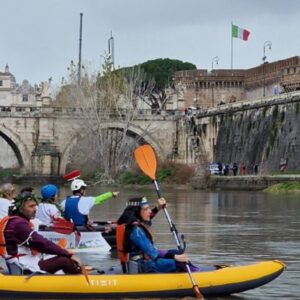 Discesa Internazionale del Tevere al Carnevale Tiberino - Facebook @discesadeltevere