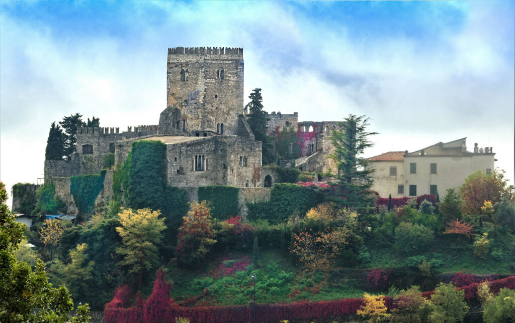 Castello Teofilatto e panorama lato nord - www.retedimorestorichelazio.it